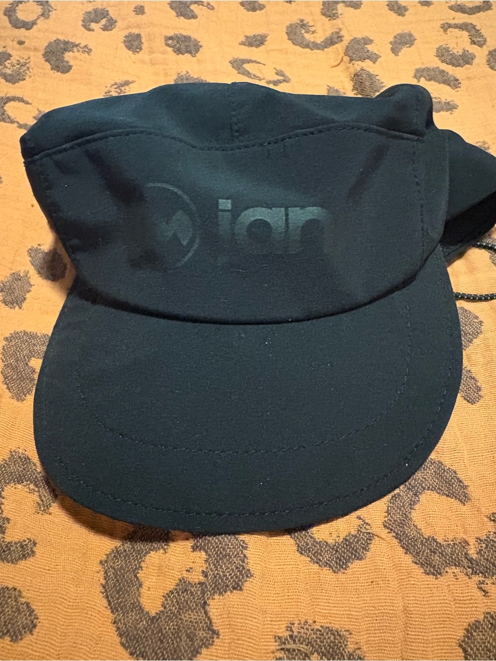 Janji running hat with bungee back - Picture 3 of 6